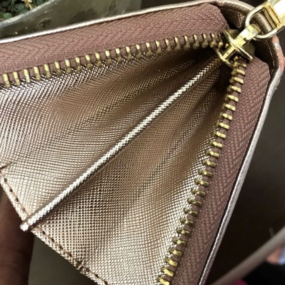 Tory Burch Robinson zip continental wallet in a metallic rose gold W/ Dust bag - Picture 8 of 11